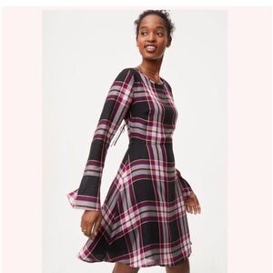 Stylish Plaid Women’s Mini Dress with Long Sleeves